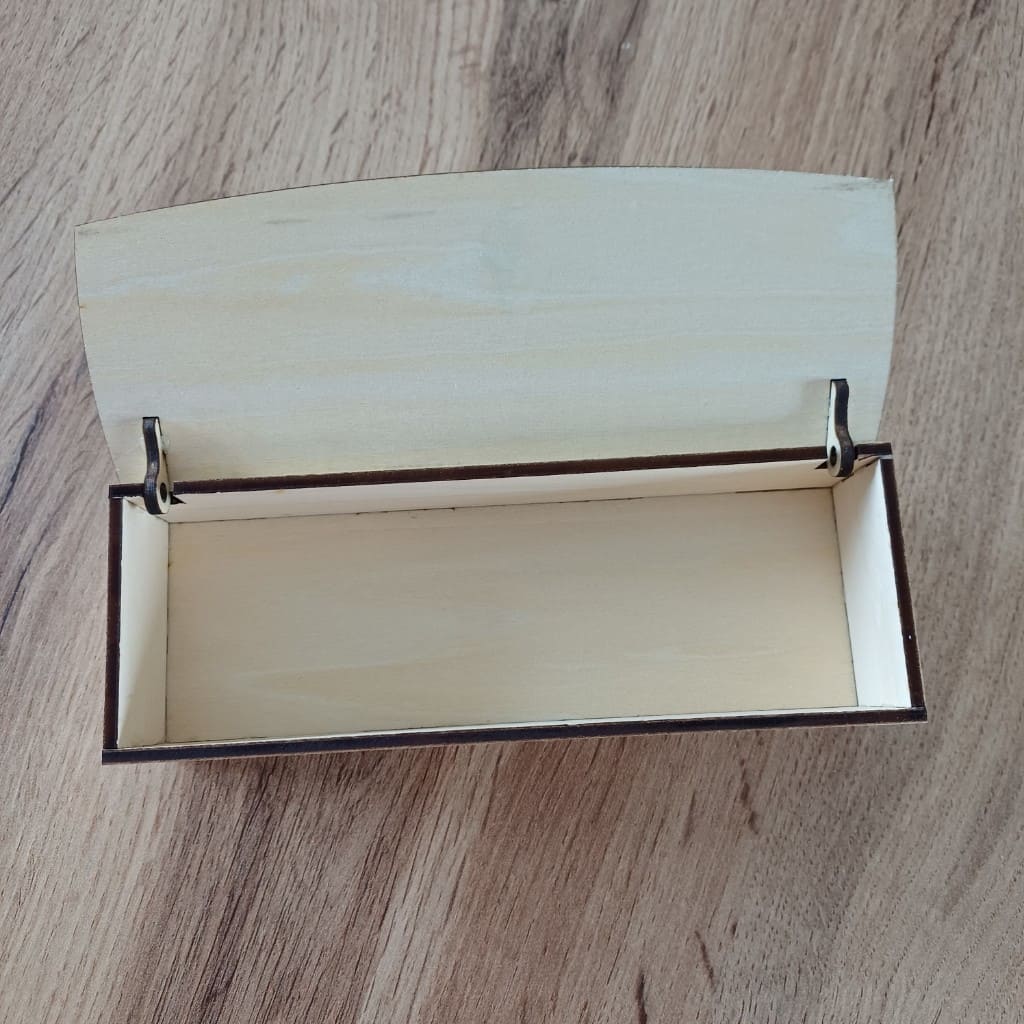 Boîte en bois gravée avec l'alphabet en Langue des Signes Française ,LSF, style dactylologie