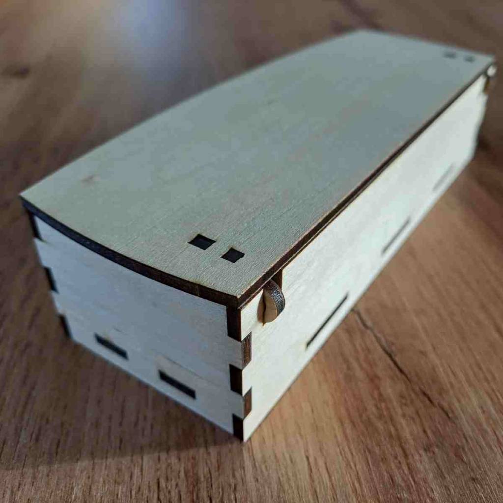 Boîte en bois brut de tilleul sans gravure avec couvercle galbé débordant, support de loisirs créatifs et DIY