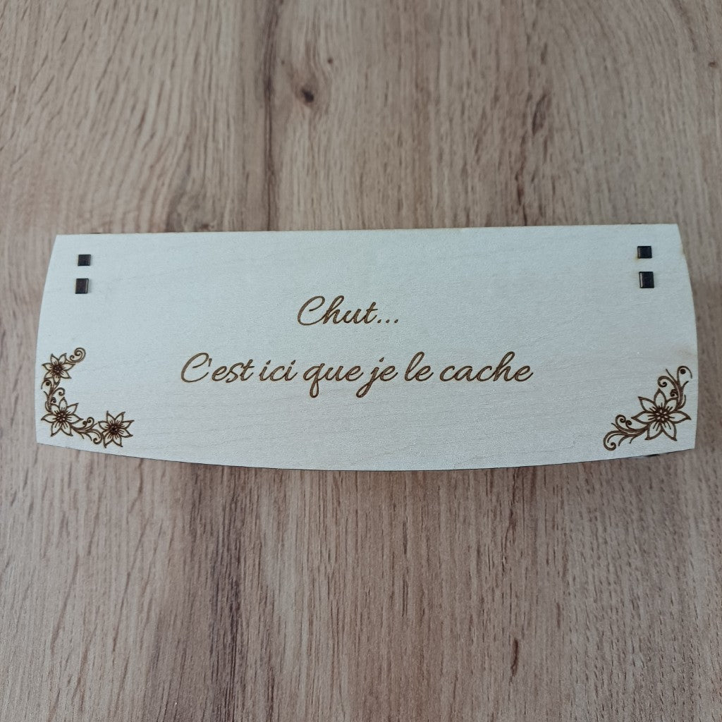 Boîte à secrets en bois de tilleul avec gravure complice et motifs floraux, fabrication française
