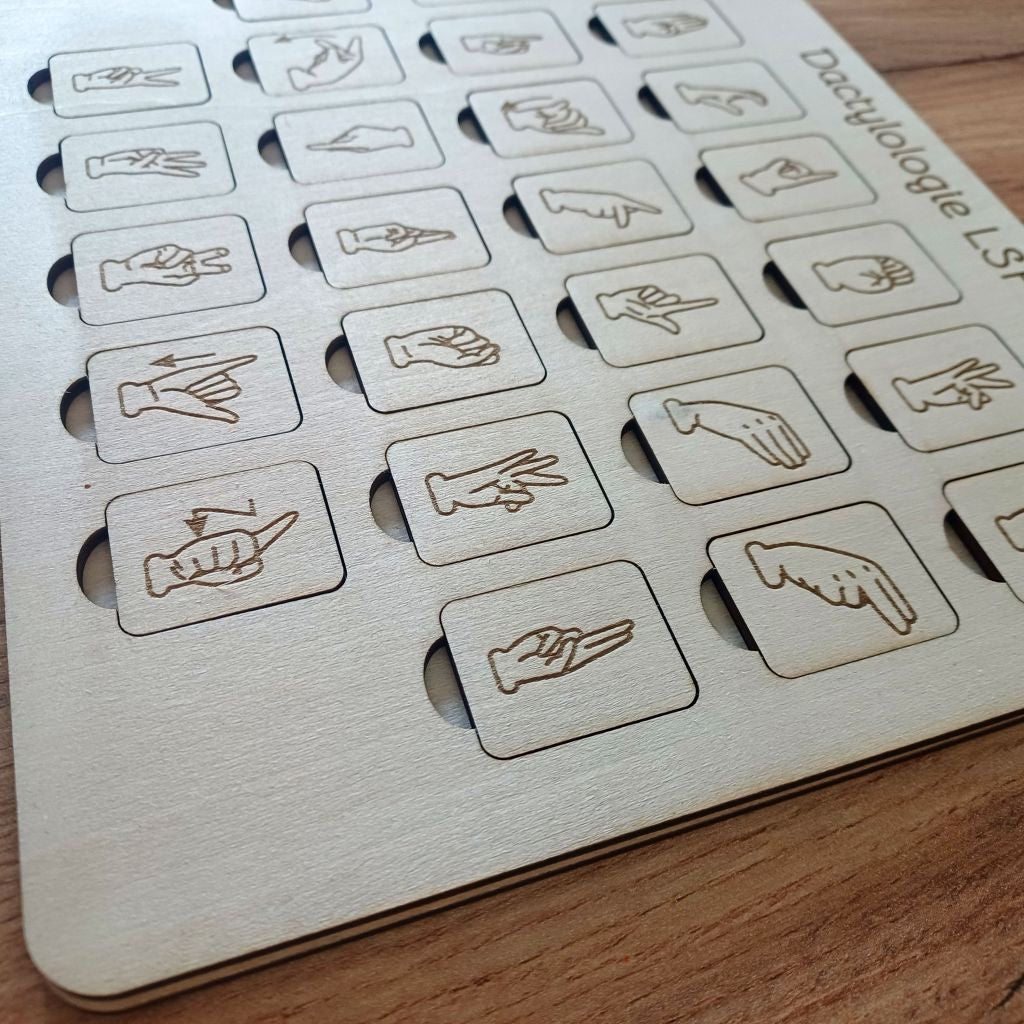 Plateau de jeu en bois alphabet LSF avec 26 jetons