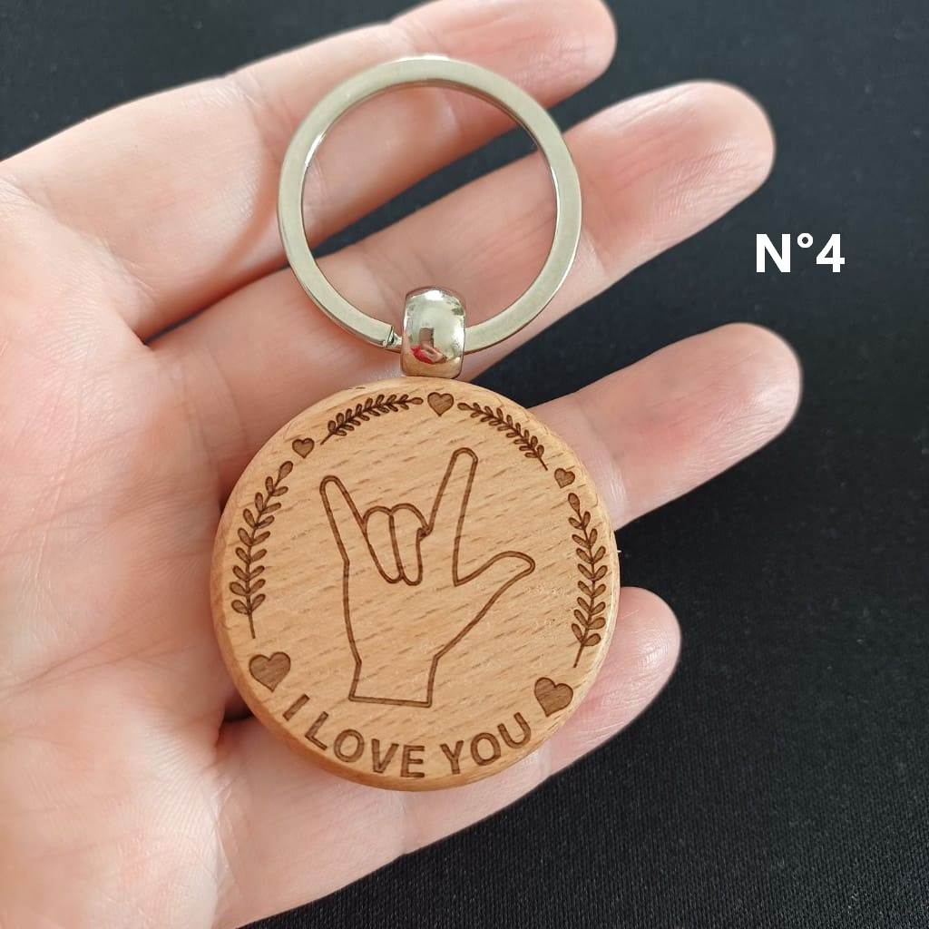 Porte-clés en bois Langue des Signes (LSF) – Gravure artisanale