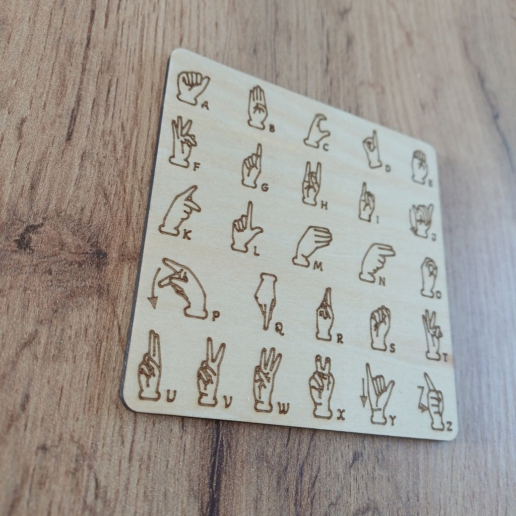 Sous-verre en bois gravé alphabet en Langue des signes française