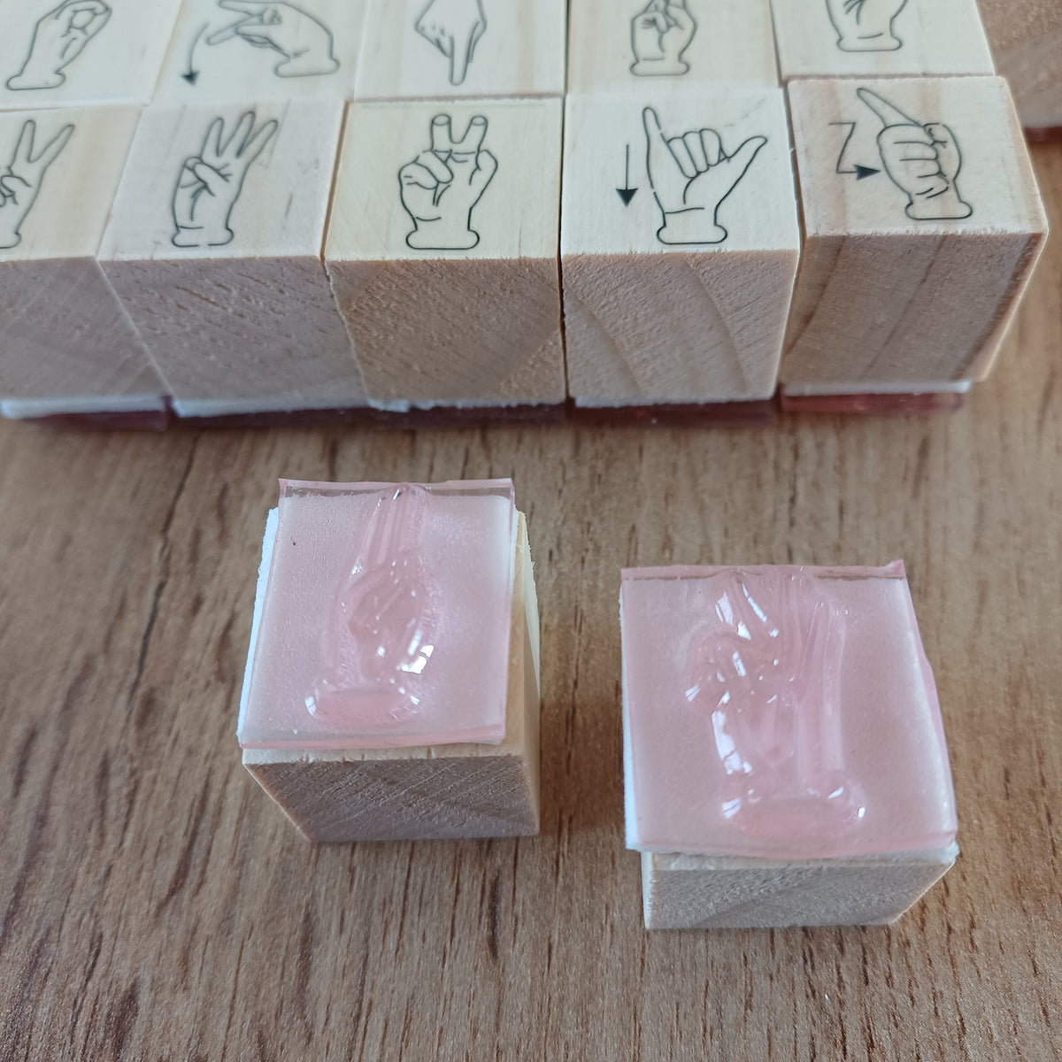 Tampons LSF – Alphabet en dactylologie | Lot de 26 tampons (Version standard)