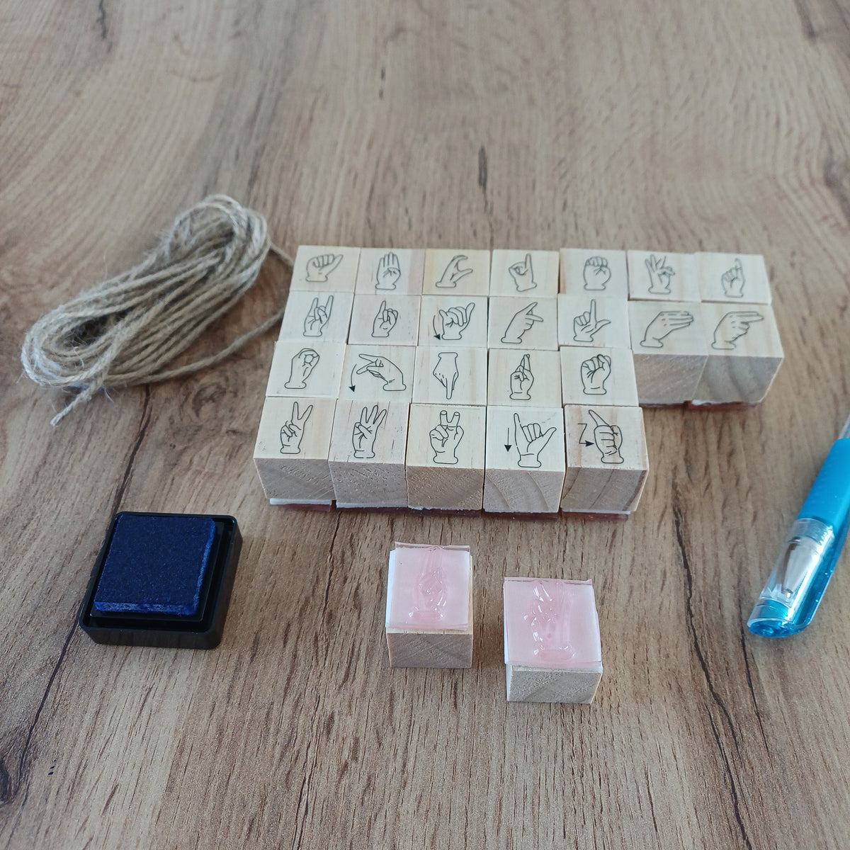 Tampons LSF – Alphabet en dactylologie | Lot de 26 tampons (Version standard)