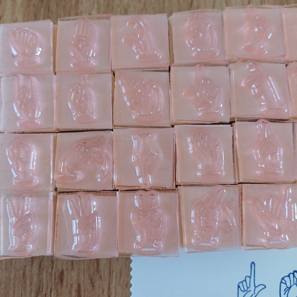 Tampons LSF – Alphabet en dactylologie | Lot de 26 tampons (Version standard)