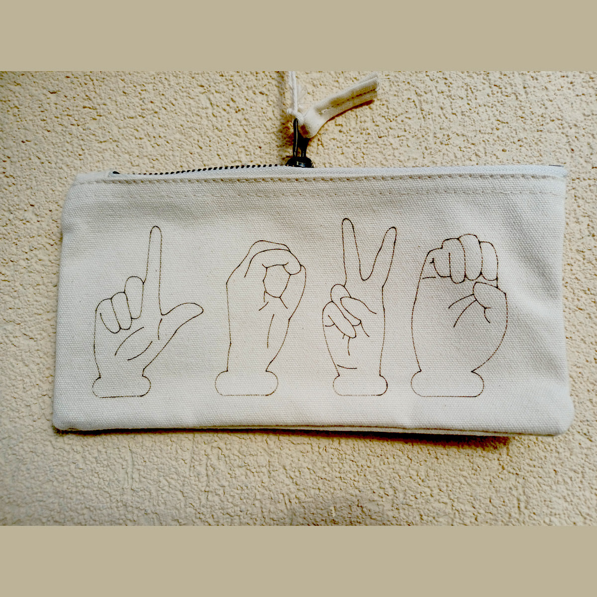 Trousse en coton avec motif LOVE en Langue des Signes Française – Anitopia
